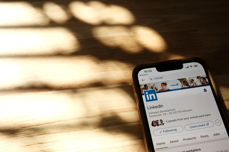 Rising bar chart showing LinkedIn follower growth over time against a clean white background